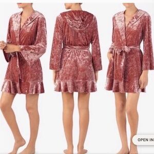 Betsey Johnson Mini Robe Hoodie Crushed Velvet Pink Ruffled hem Flare sleeve M/L